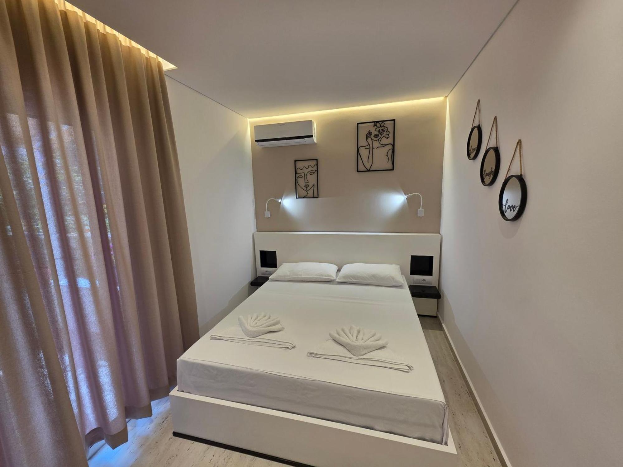 Guesthouse Veliaj Ksamil Exteriör bild